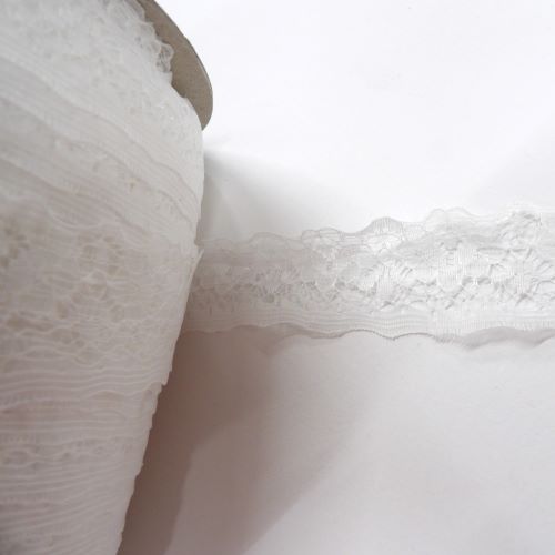 10 Metres Of White Floral Design Lace 32mm Wide Loose In A Bag