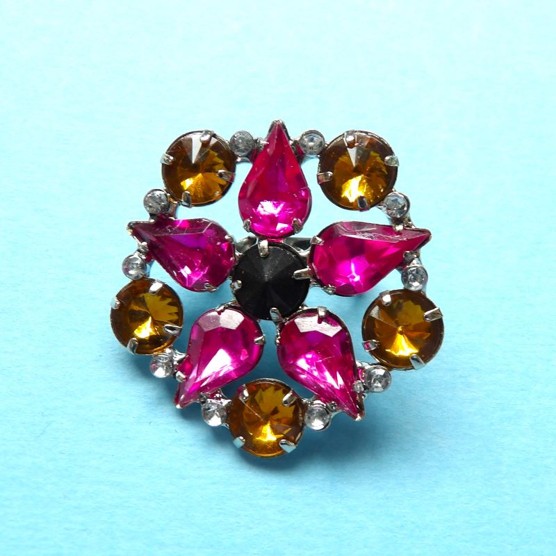 Metal brooch with diamante type stone design size 35mm clearance