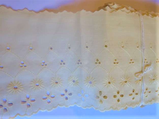 13.5 metres of cream broderie anglaise 14cm / 5.5 inch wide clearance