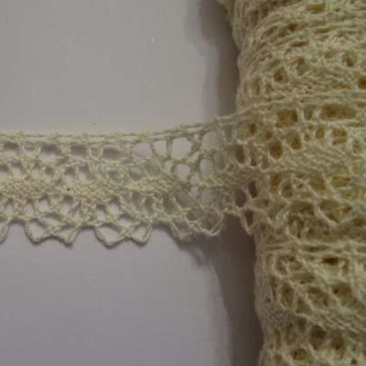 20 metre card of cream cotton lace 25mm / 1 inch wide clearance