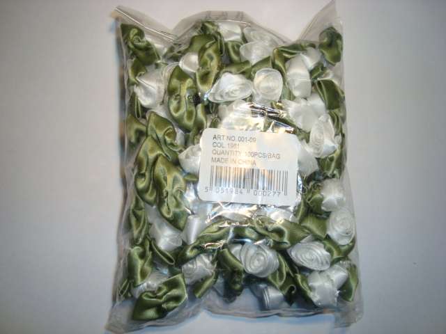 100 large ribbon roses with green leaf size 17mm