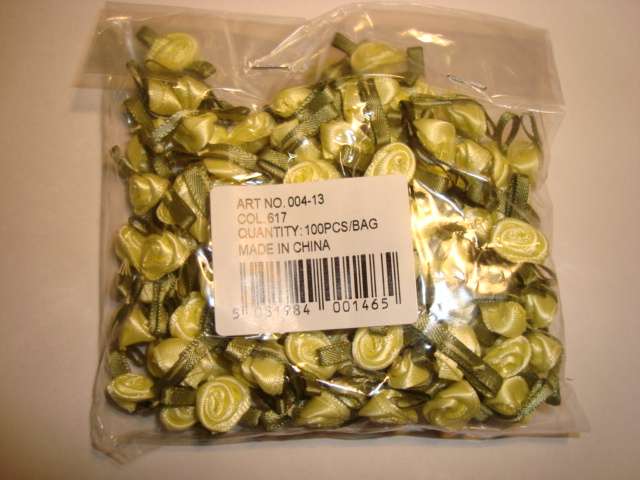 100 small ribbon roses with green leaf [ rose size 12mm ]