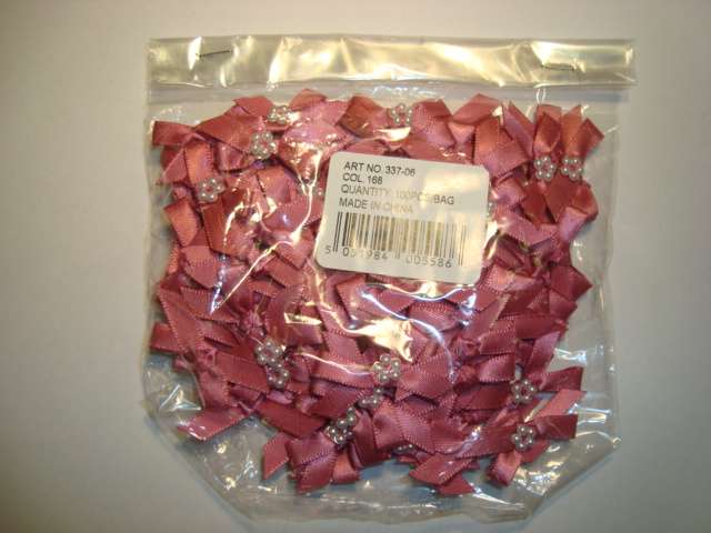 100 satin bows made with 7mm ribbon and has 5 pearls on each bow