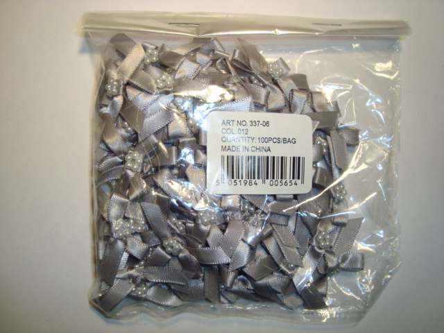 100 satin bows made with 7mm ribbon and has 5 pearls on each bow