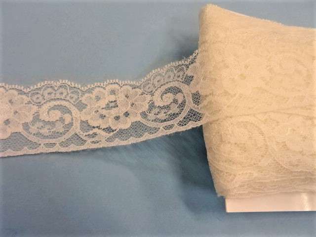 20 metres of ivory lace with flower design 44mm wide clearance