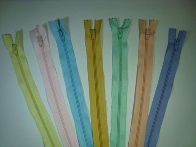 20 Assorted random colours of closed end zips size 20cm 8 inch