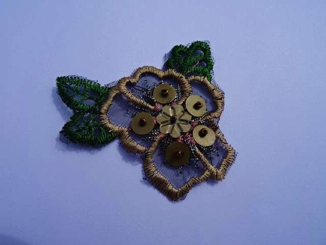 10 flower motifs with green leaves bead / metal 6cm x 5cm clearance