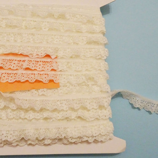 33 metres of ivory gathered lace 15mm wide designs may vary picture a guide only