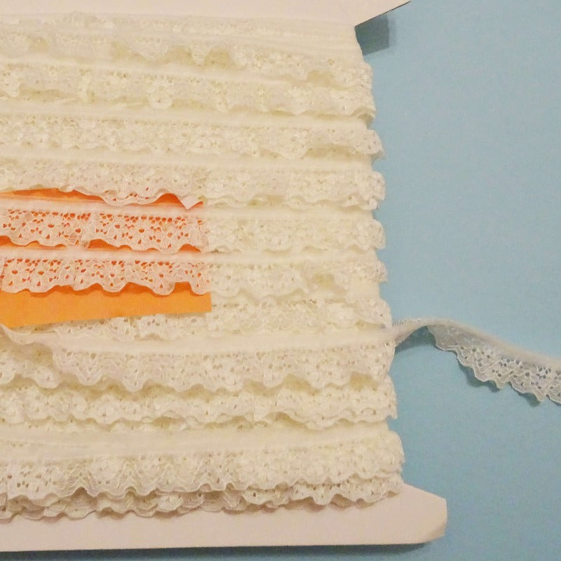 33 metres of ivory gathered lace 15mm wide designs may vary picture a guide only