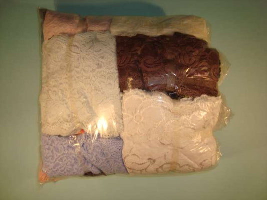 100 bundles of 3 metres of assorted lace