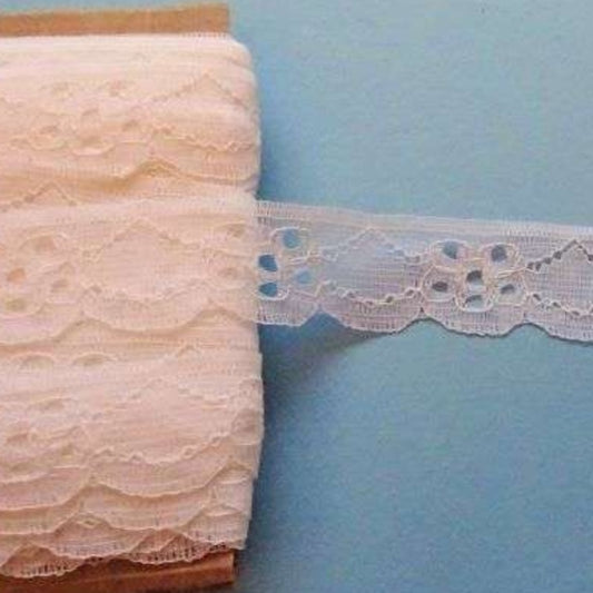 20 metres of ivory floral design lace 25mm wide clearance