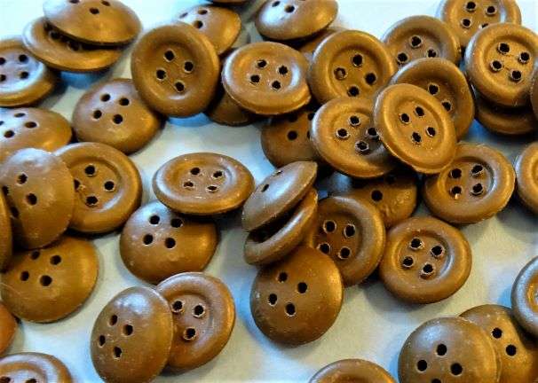 100 mid brown RUBBER 4 hole buttons size 17mm clearance