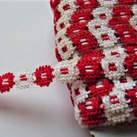 33 metres of White/Red lace/braid with flower design 15mm clearance