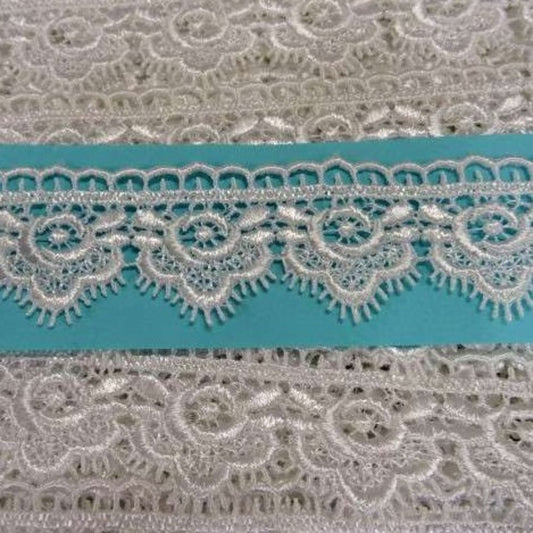27.4 metres of WHITE Guipure lace FLOWER DESIGN 30mm wide