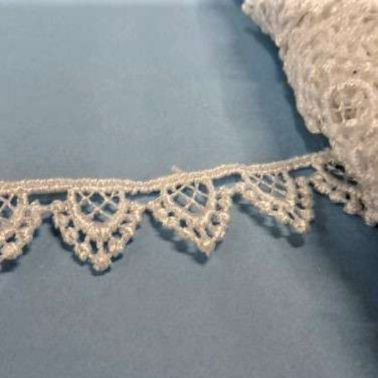 27.4 metres of WHITE Guipure lace V DESIGN 16mm wide design