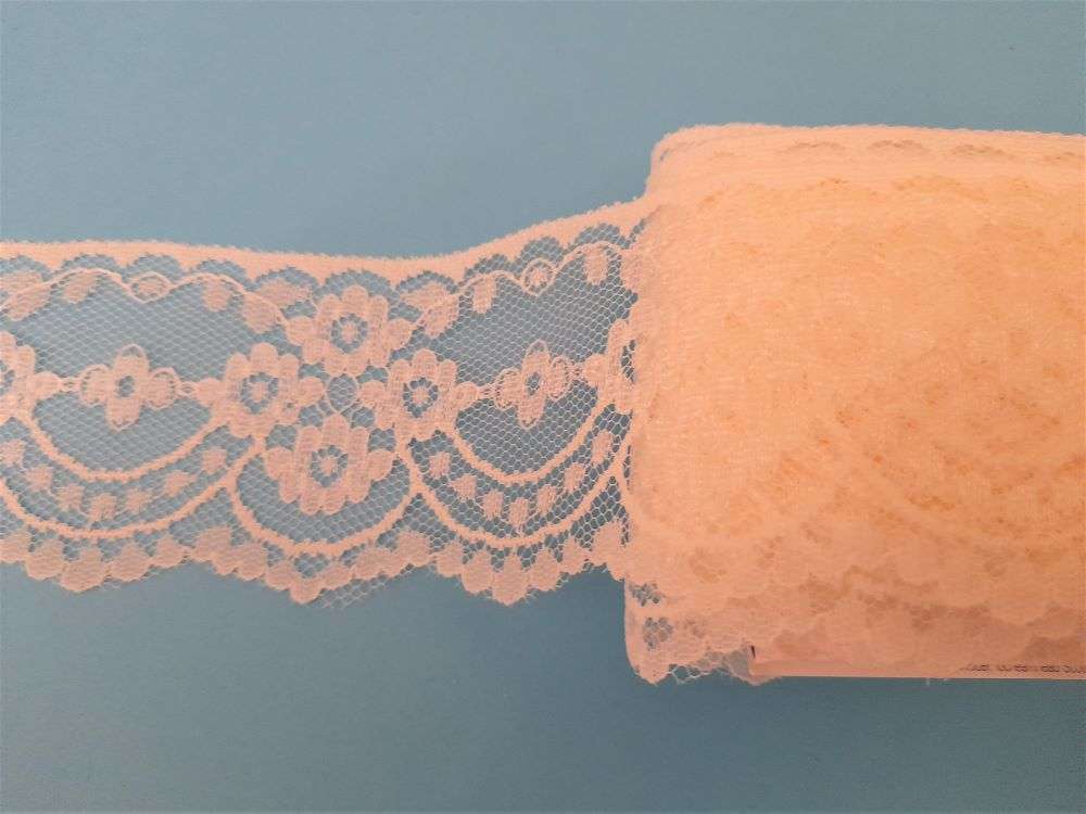 20 metre of flower design ivory  lace 60mm wide clearance