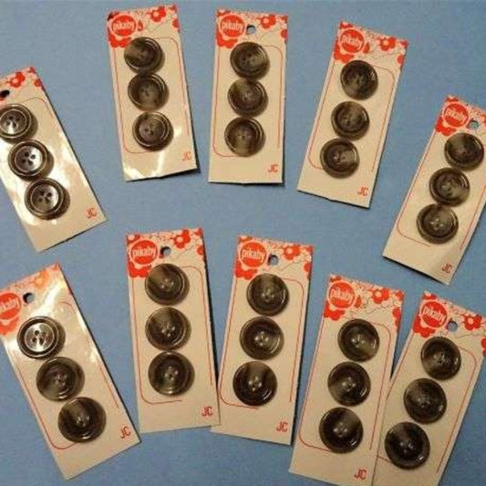 10 cards of dark fawn / light grey 4 hole buttons 3 on each card 21mm clearance Pikaby Brand Vintage